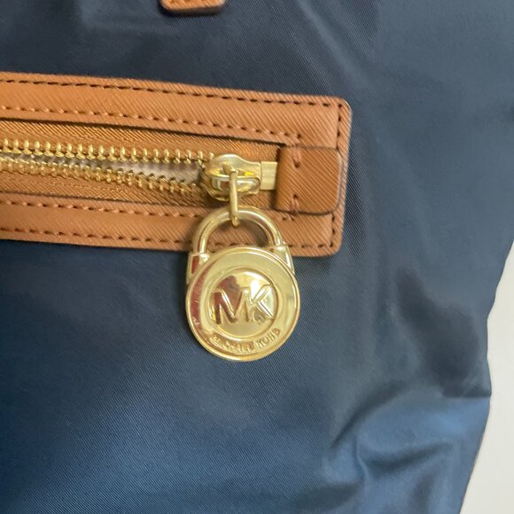 Michael Kors purse - Picture 3 of 11